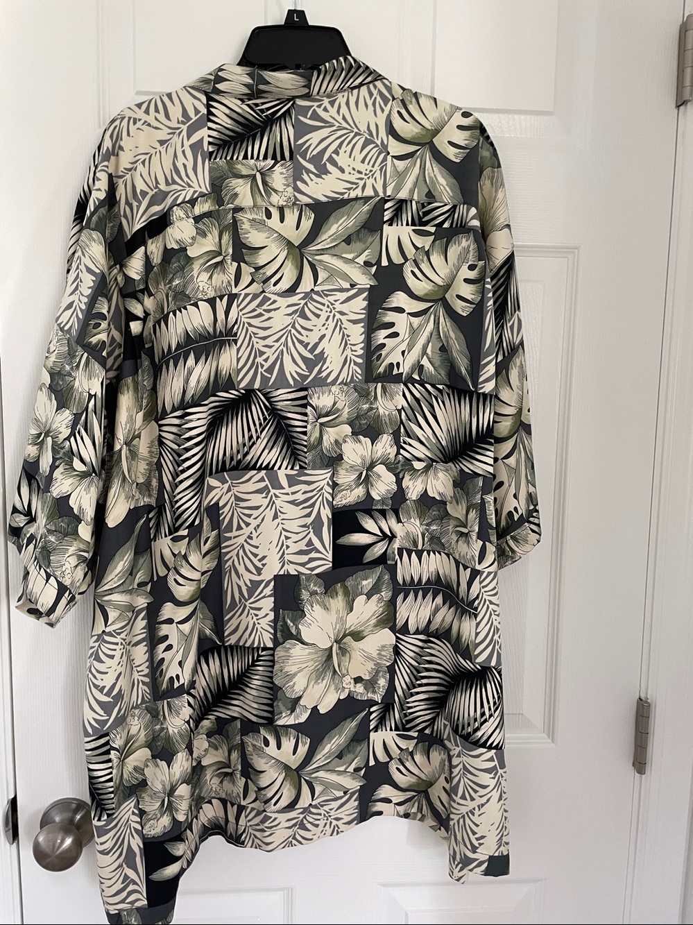 Silk Tommy Bahama Black and Green Tropical Patchwork Camp Shirt size xxl - Picture 6 of 7